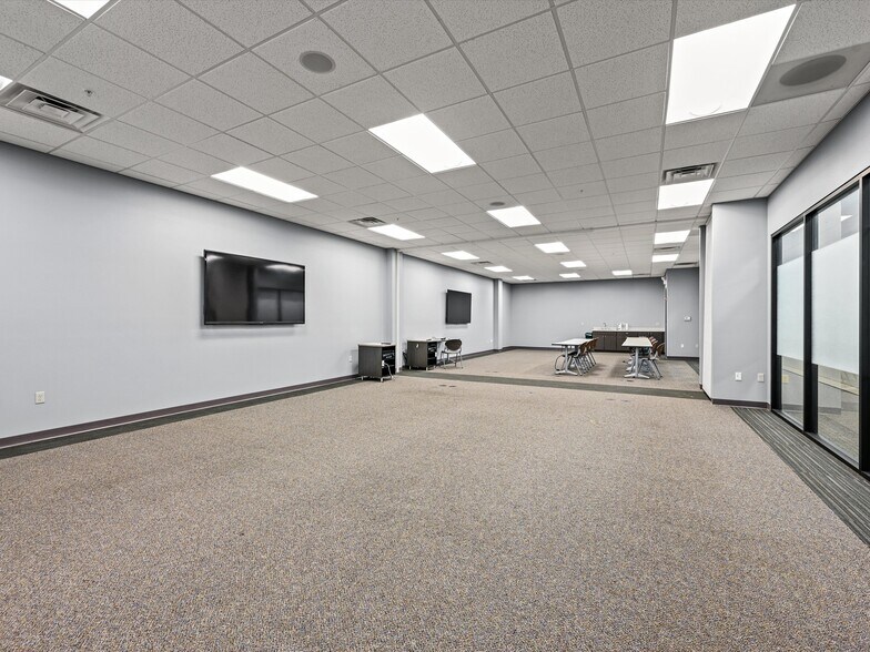 More Photos Of 7495 Chavenelle rd, Dubuque Industrial For Sale