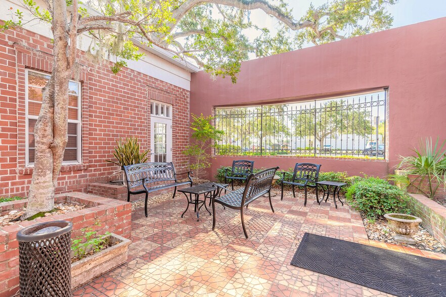 More Photos Of 200 Magnolia Ave, Daytona Beach Office For Sale