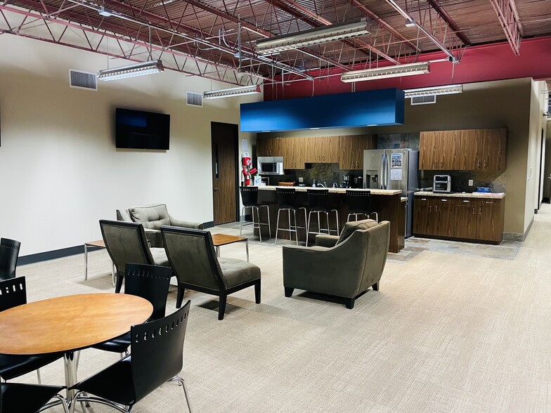 More Photos Of 8945 Long Point Rd, Houston Office For Sale