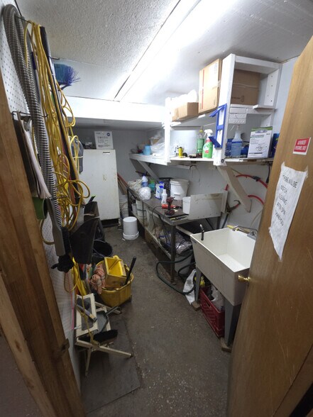 More Photos Of 10543 Old Lake Rd, Lake City Service Station For Sale