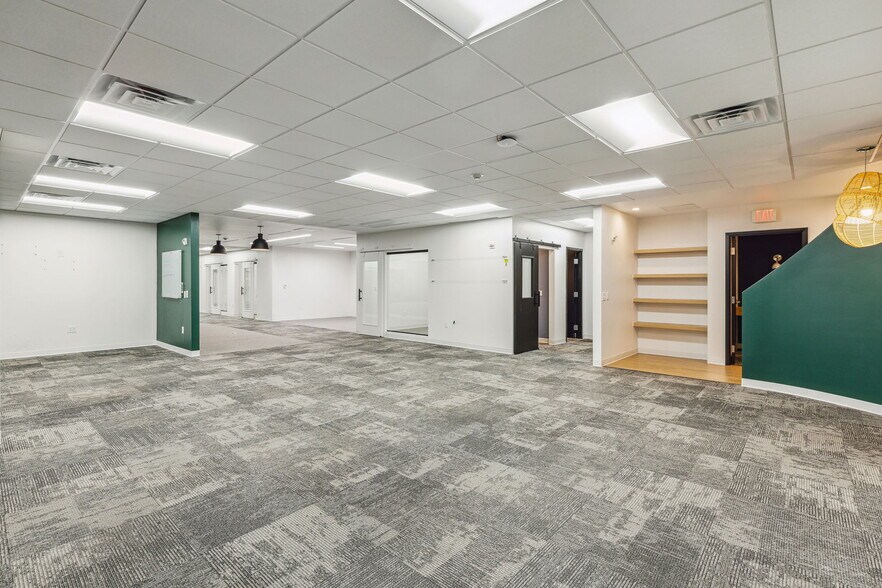 More Photos Of 5477 Glen Lakes Dr, Dallas Medical For Lease