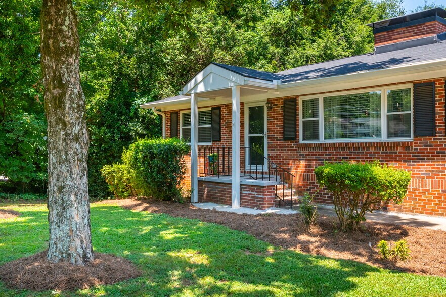 More Photos Of 4270 S Main St, Acworth Office For Sale