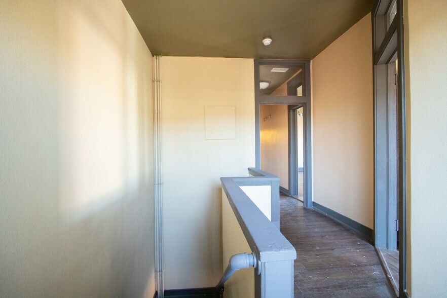 More Photos Of 115 N Kinsley Ave, Winslow Movie Theatre For Sale
