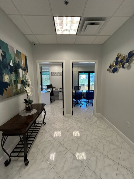 More Photos Of 13538 Village Park Dr, Orlando Office Residential For Lease
