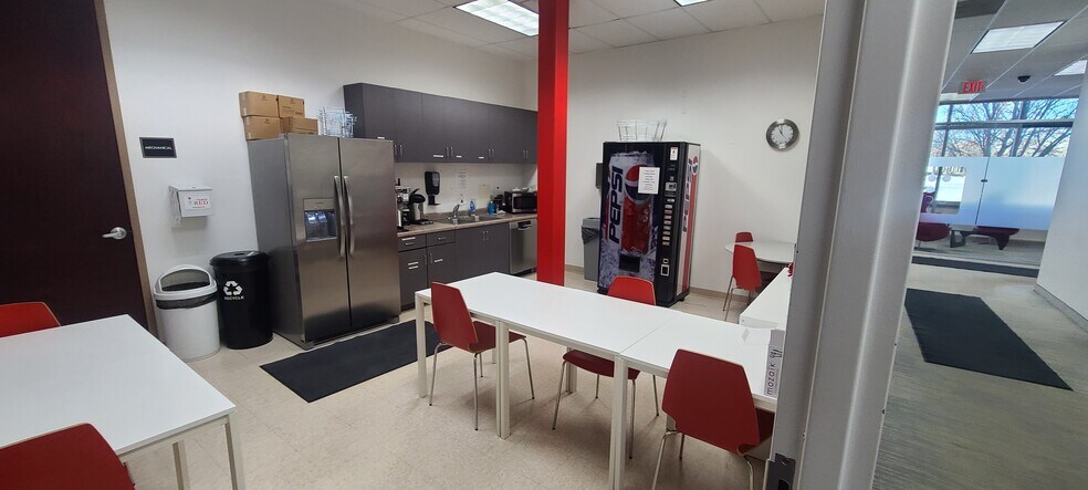 More Photos Of 2400 Pilot Knob Rd, Mendota Heights Light Manufacturing For Lease