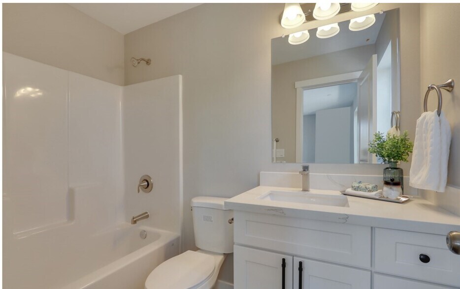 More Photos Of 234 S 70th St, Tacoma Apartments For Sale