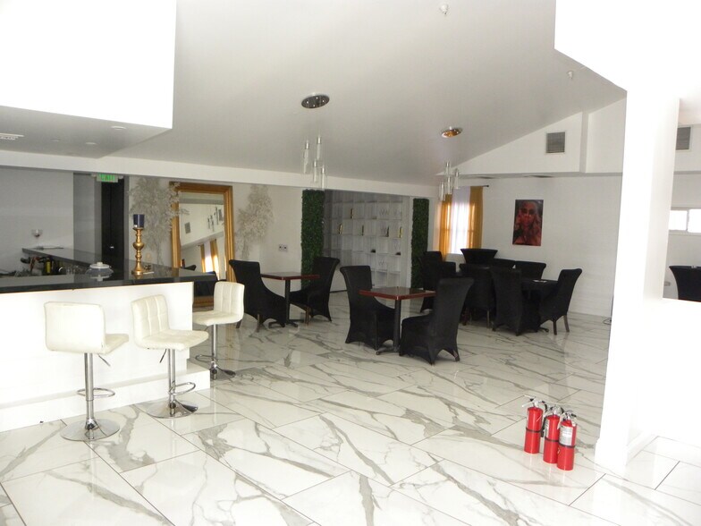 More Photos Of 4225 Crenshaw Blvd, Los Angeles Bar For Lease