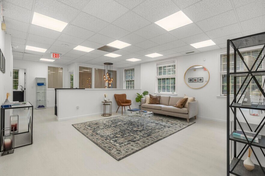 More Photos Of 276 Main St, Farmington Medical For Sale