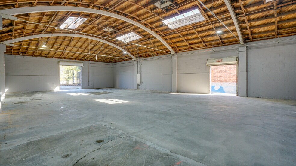 More Photos Of 2431 Eads St, Los Angeles Warehouse For Lease