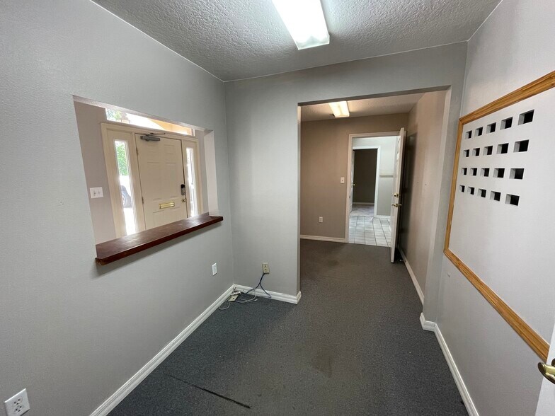 More Photos Of 2145 US Highway 441, Leesburg Office For Lease