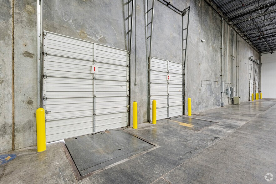 More Photos Of 420 A Pan American Dr, El Paso Unknown For Lease
