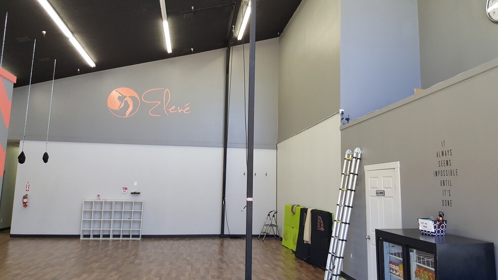 More Photos Of 2465 N Main St, Sunset Unknown For Lease