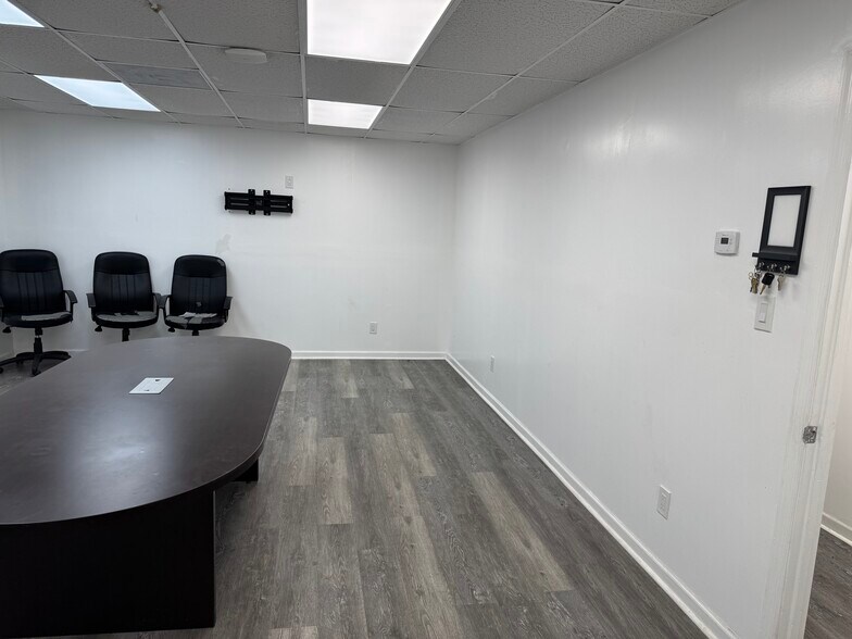 More Photos Of 405 Mayfield Rd, Warrenton Warehouse For Lease