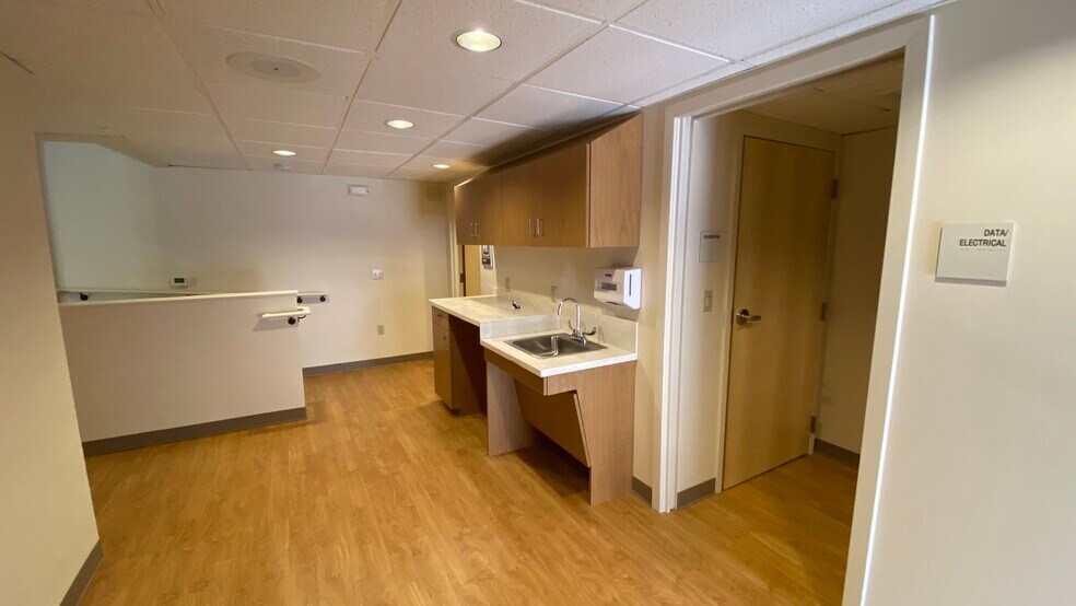 More Photos Of 39 S Main St, Nazareth General Retail For Lease