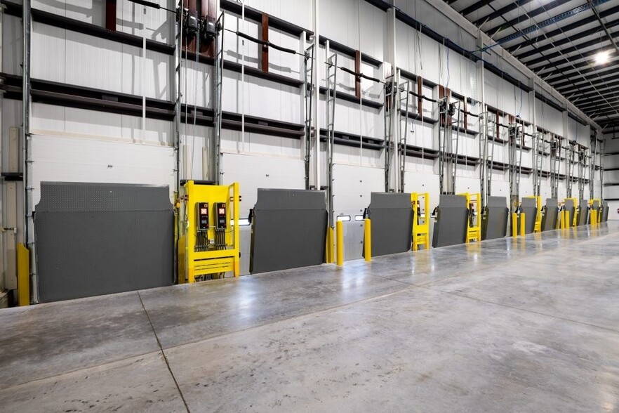 More Photos Of 8418 Somerset Rd, San Antonio Refrigeration Cold Storage For Lease