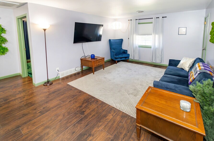 More Photos Of 903 Edgar St, Evansville Multifamily For Sale