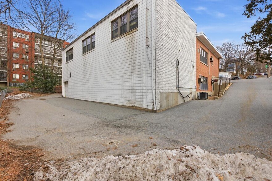 More Photos Of 174 Green St, Melrose Office For Sale