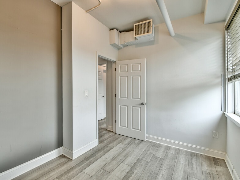 More Photos Of 2300 N Pershing Dr, Arlington Medical For Sale