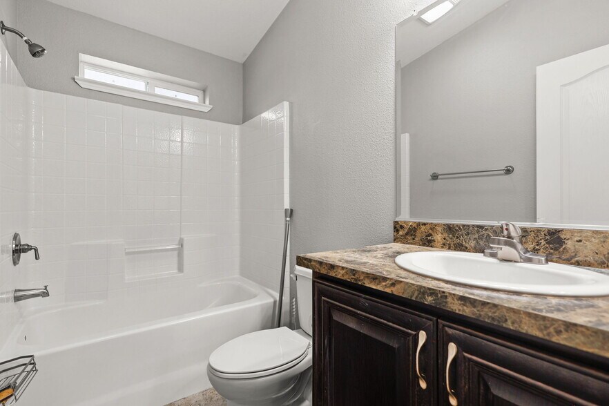 More Photos Of 2081 Victor Ave, Redding Office For Sale