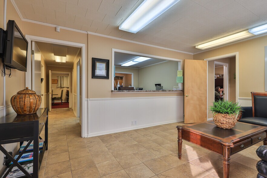 More Photos Of 308 N Lindell St, Martin Office For Sale