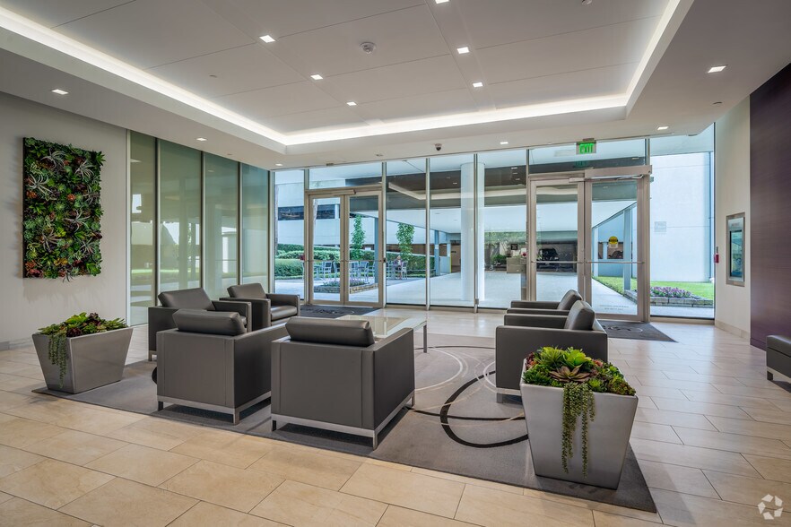 More Photos Of 4888 Loop Central Dr, Houston Office For Lease