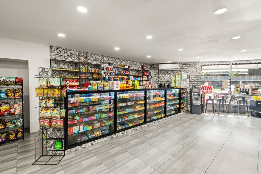 More Photos Of 40-44 Warren Street, Staten Island Convenience Store For Lease