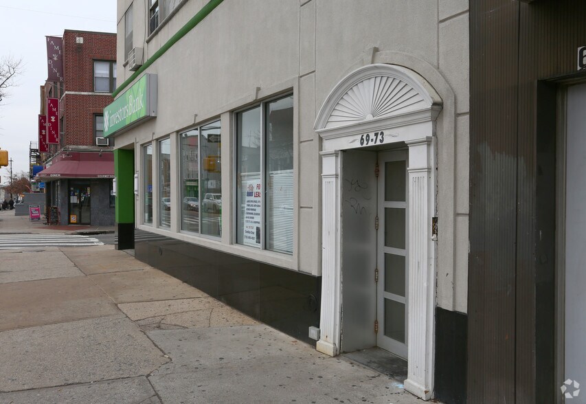 More Photos Of 6973 Grand Ave, Maspeth Office Residential For Lease