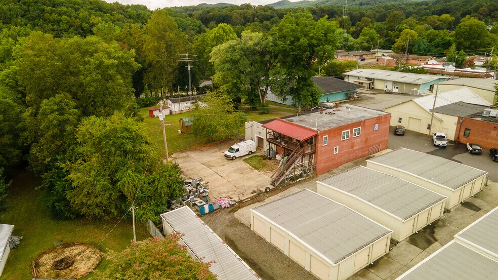 More Photos Of 6 Sanderson St, Hayesville Flex For Sale