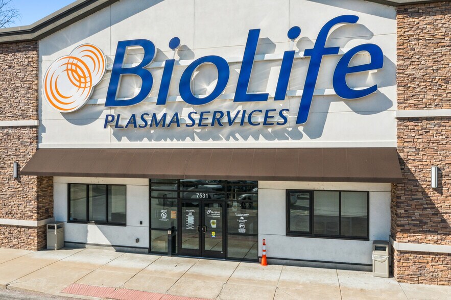 More Photos Of 7521-7531 Watson Rd, Saint Louis Department Store For Sale