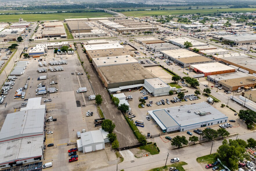 More Photos Of 5124 Sharp St, Dallas Warehouse For Sale