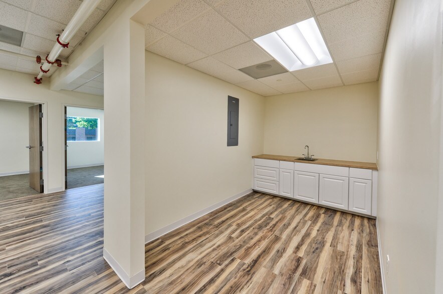 More Photos Of 1259 Lake Plaza Dr, Colorado Springs Medical For Lease