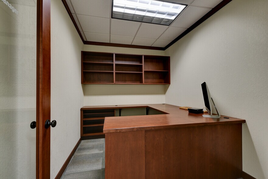 More Photos Of 5107 Monaco Cir, San Antonio Office For Sale