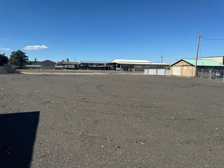 More Photos Of 5077 Table Rock Rd, Central Point Contractor Storage Yard For Sale