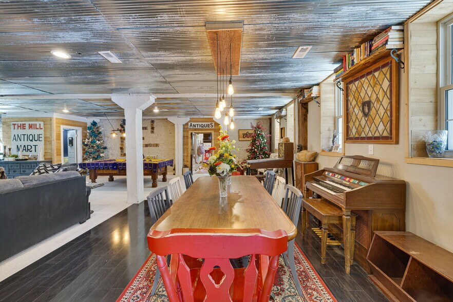 More Photos Of 305 N Main St, Ste Genevieve Storefront Retail Residential For Sale