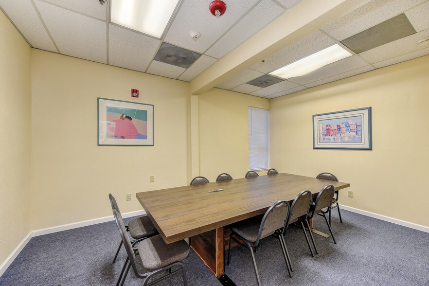 More Photos Of 4718-4740 Engle Rd, Carmichael Loft Creative Space For Lease