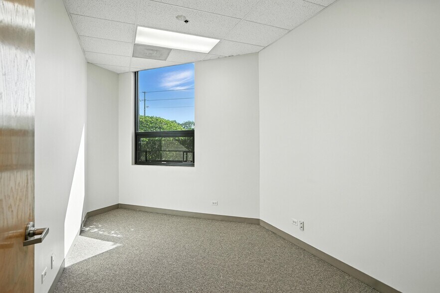 More Photos Of 8130 River Dr, Morton Grove Warehouse For Sale