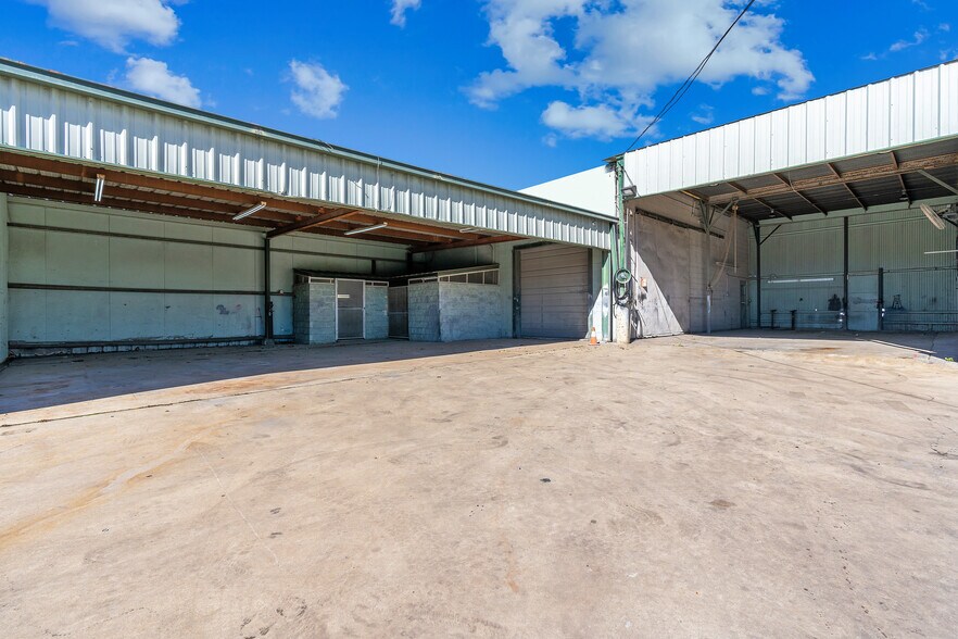 More Photos Of 103 Blanco Rd, San Antonio Auto Repair For Lease