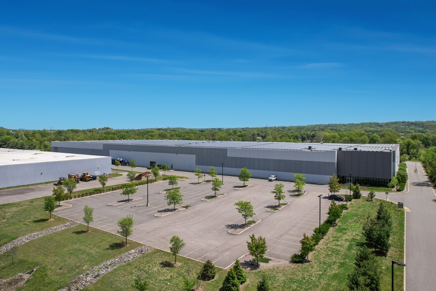 More Photos Of 100 Performance Dr, Mahwah Distribution For Lease