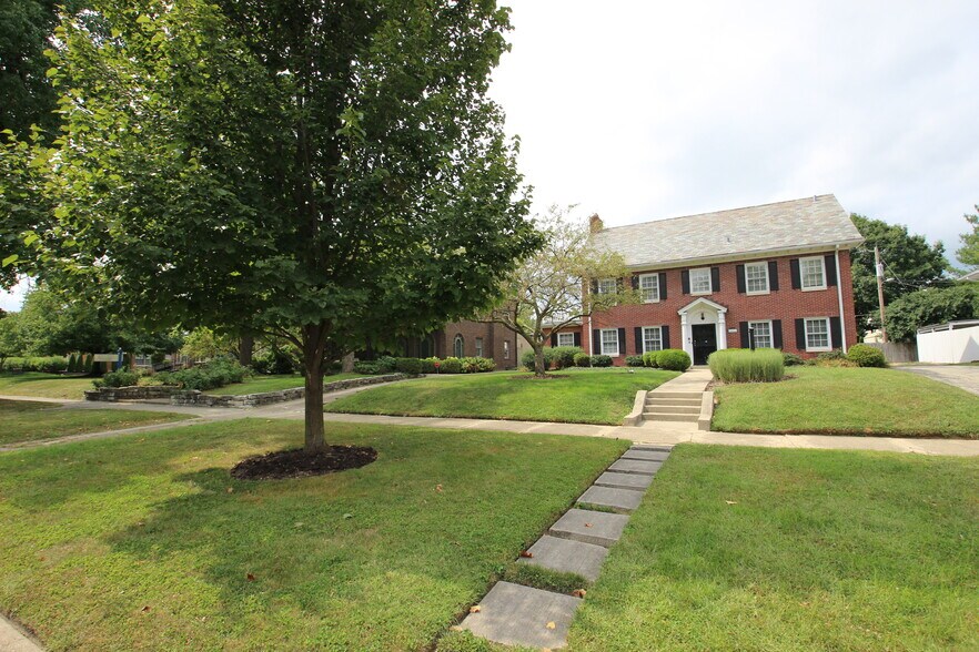 More Photos Of 3656 N Washington Blvd, Indianapolis Office Residential For Sale