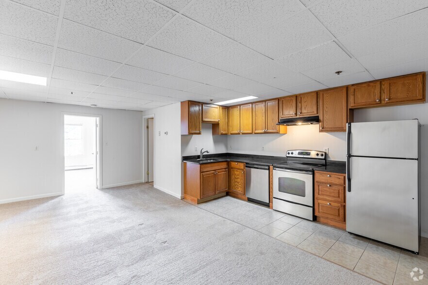 More Photos Of 82 Main St, East Hampton Apartments For Lease