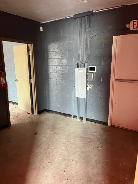 More Photos Of 5310 N Rockwell Ave, Bethany Industrial For Sale