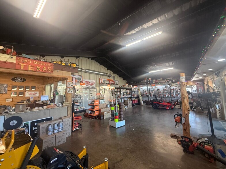 More Photos Of 1521 N State Highway 121, Bonham Freestanding For Sale