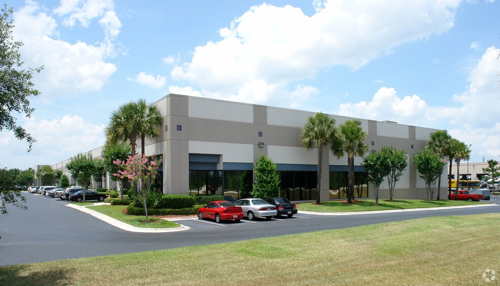 More Photos Of 6881 Kingspointe Pky, Orlando Flex For Lease