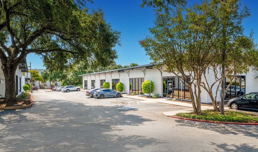 More Photos Of 5555 N Lamar Blvd, Austin Unknown For Lease