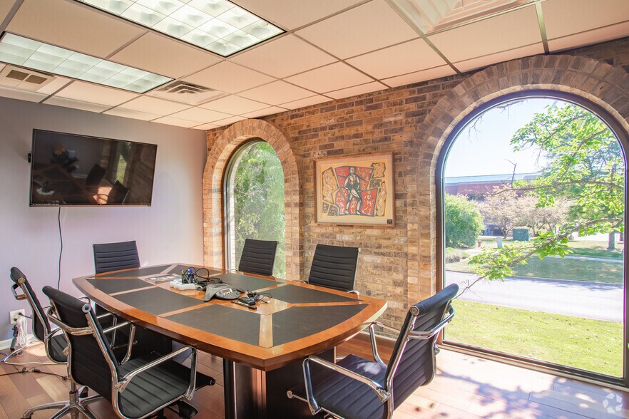 More Photos Of 625 N North Ct, Palatine Unknown For Lease