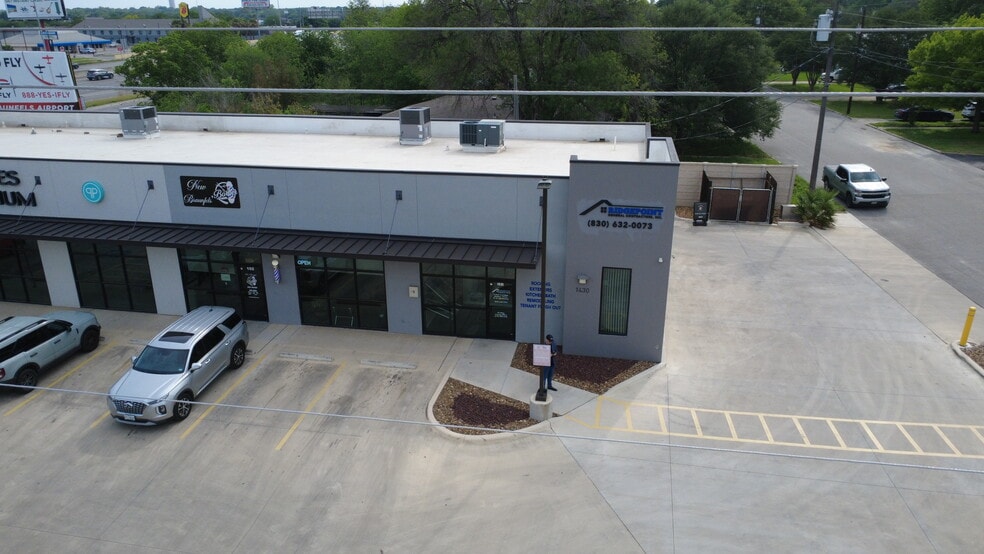 More Photos Of 1430 Unicorn Ave, New Braunfels Storefront For Lease