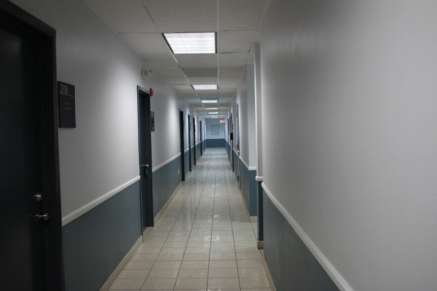 More Photos Of 717 Ponce de Leon Blvd, Coral Gables Office For Sale