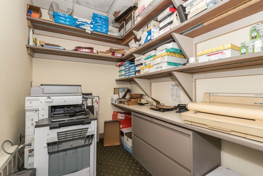 More Photos Of 179 Little East Neck Rd, West Babylon Office For Lease