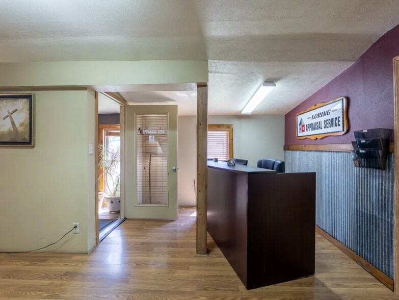 More Photos Of 1201 S Park Ave, Herrin Office For Sale