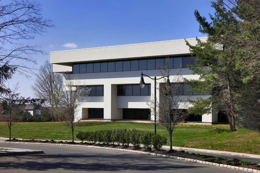 More Photos Of 4 Mountainview Ter, Danbury Office For Lease